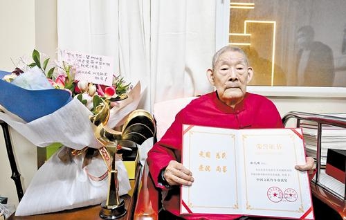 老电影小兵张嘎下载_徐光耀 中国文联终身成就奖 电影 小兵张嘎 红色经典